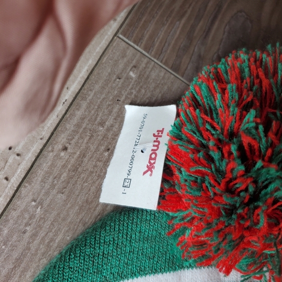 NWT Elf The Movie Embroidered OMG SANTA Red and Green Beanie Hat OSFM Adult Size - Picture 4 of 11